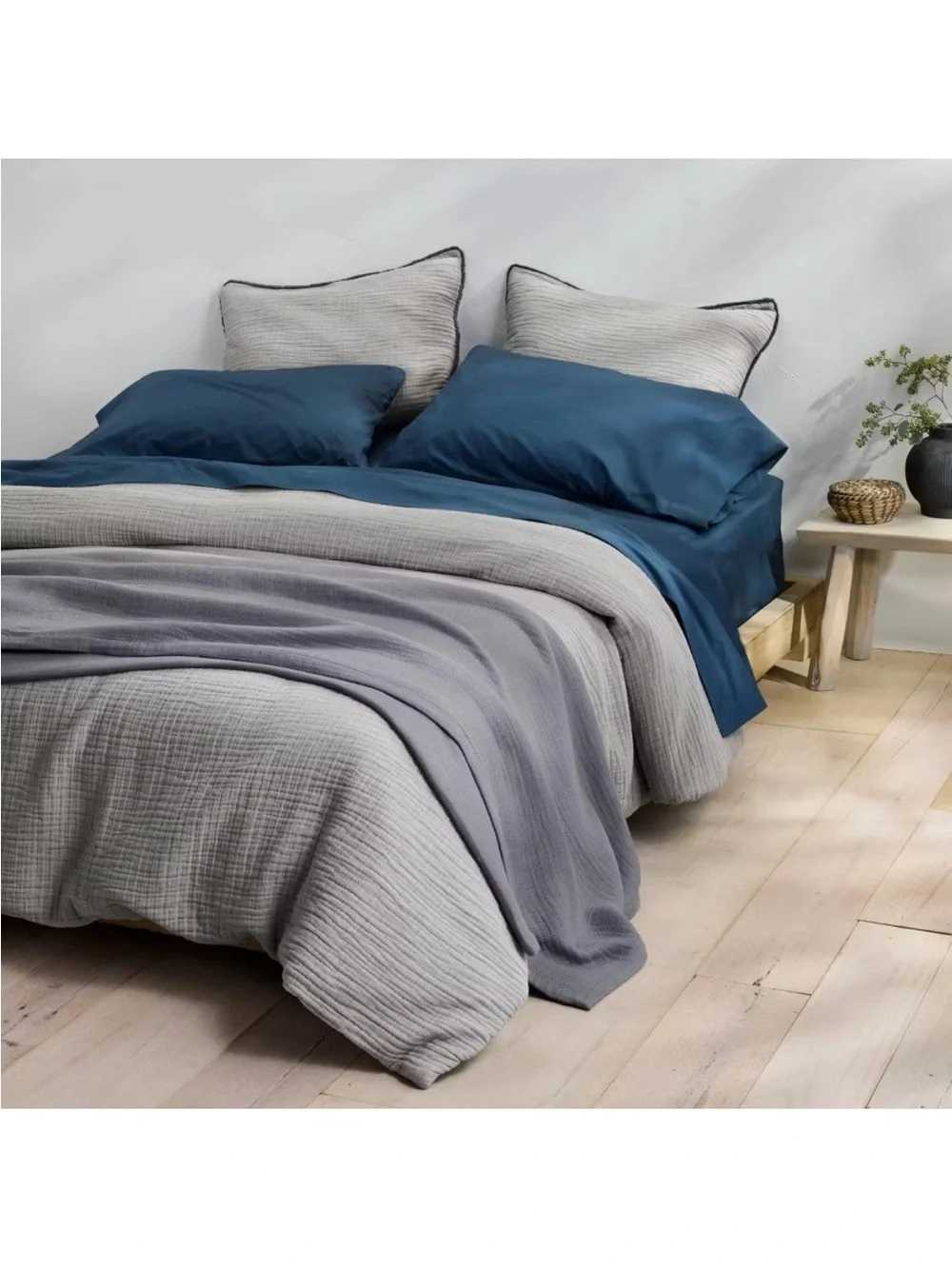 NWT King/California King Textured Chambray Comforter & Sham Set Dark Gray